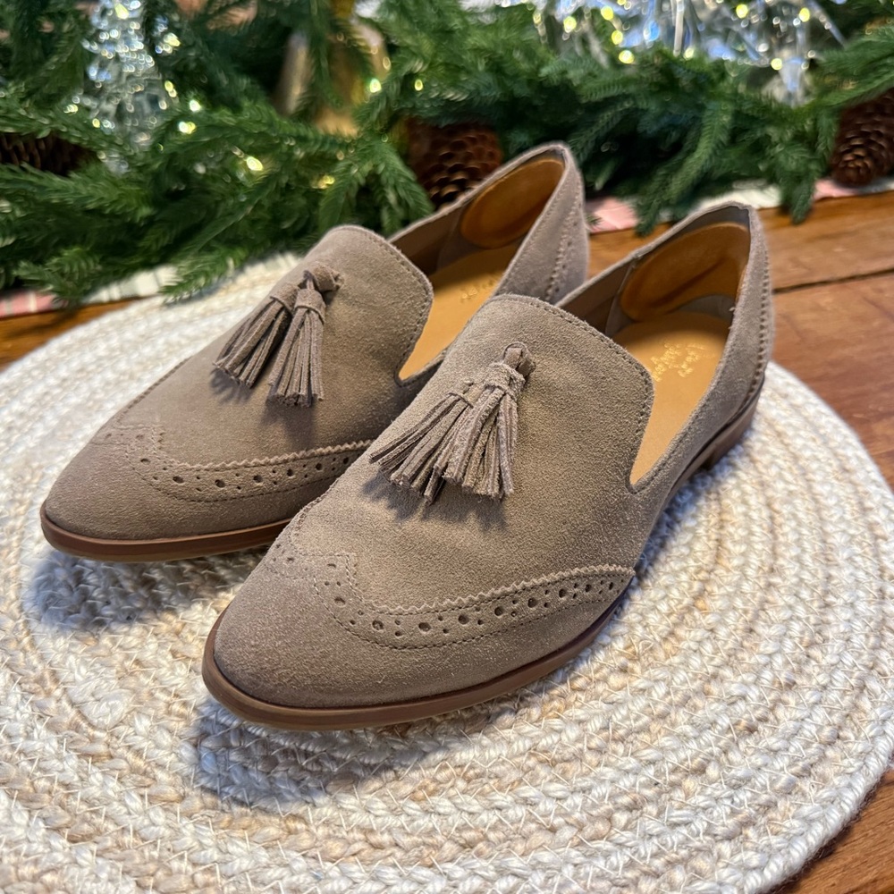 Crown Vintage Wingtip Carlo Taupe suede tassel loafers Women’s 8.5 M